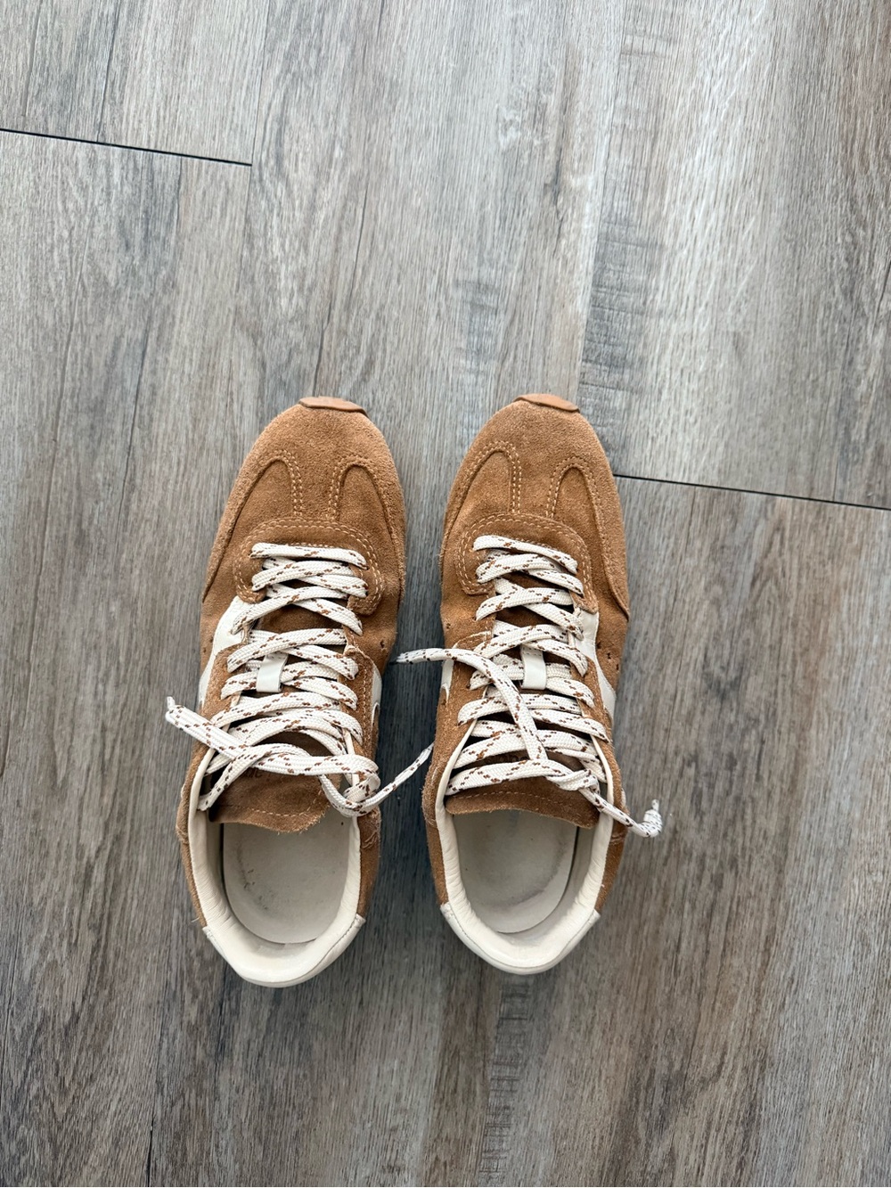 Larroude Women's Suede Sneakers SIZE 9